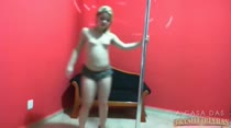 Lolitinha gostosa Suzan adora dança ao vivo sem roupa