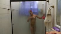 Banho sensual com essa ruiva gostosa da Casa das Brasileirinhas