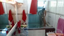 Melissa fica cheirosinha no banho sensual