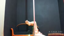 Pole dance, striptease e muito mais com Ysys Martins
