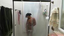 Hora do banho sensual com Keity na Casa das Brasileirinhas