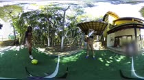 Marcella e Nayara jogaram futebol em um novo vídeo 360º