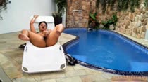 Essa Agatha se masturbando com o consolo, muito safada! Veja isso agora!