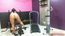 Nanda Bueno rebolando a bunda gigante na academia