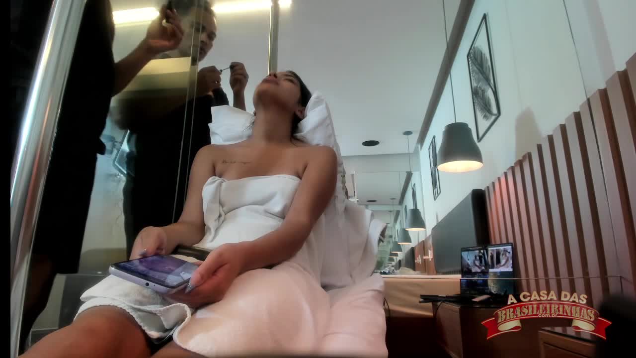 Bastidores da Casa das Brasileirinhas é com a Luna Crystal.