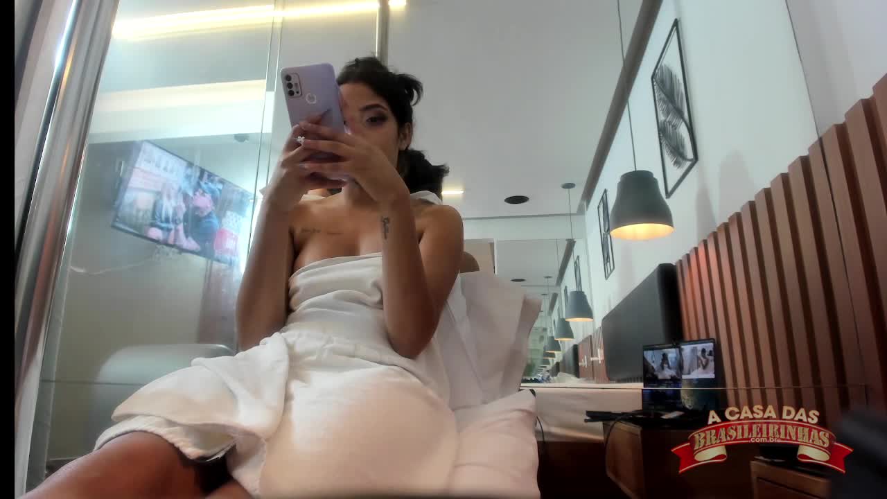 Bastidores da Casa das Brasileirinhas é com a Luna Crystal.