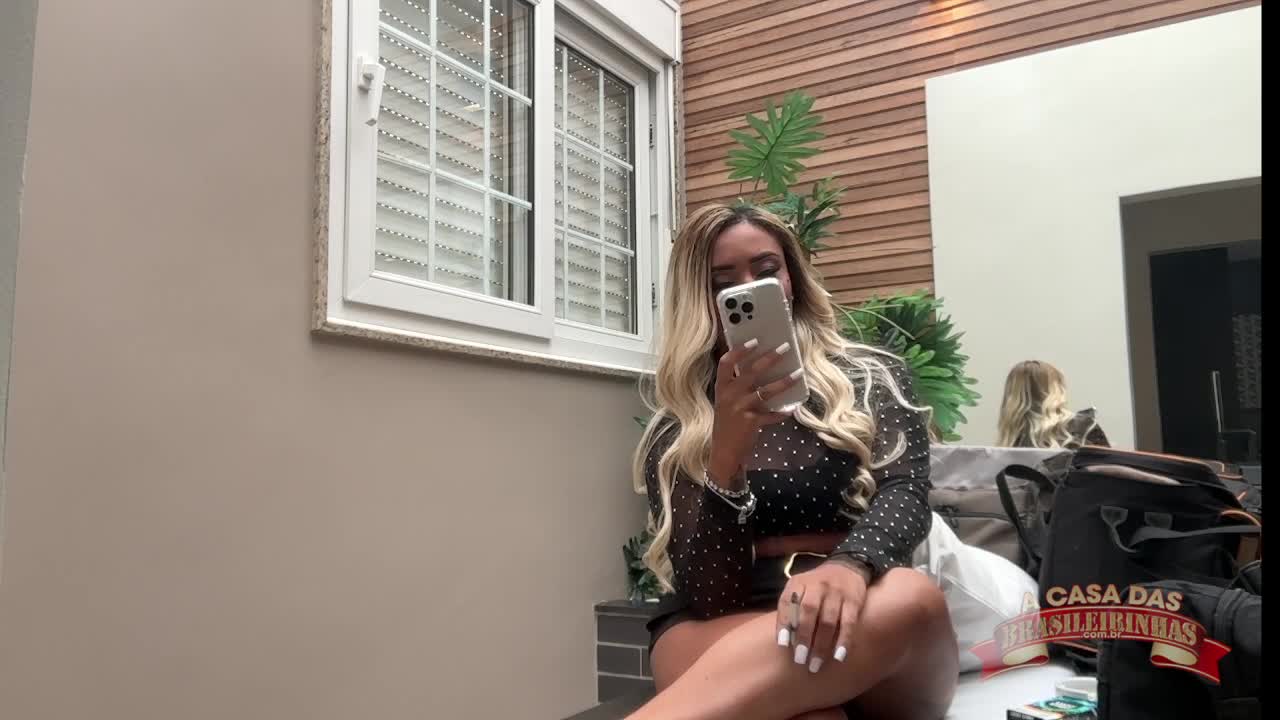 Milena Queiroz no clima fumante aguarda sua próxima cena quente