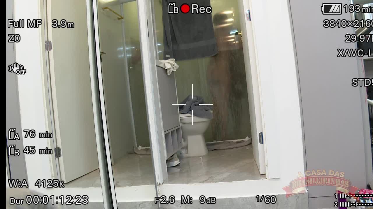 Banho com ator e Maite Tiazinhah é gravado por câmera escondida.