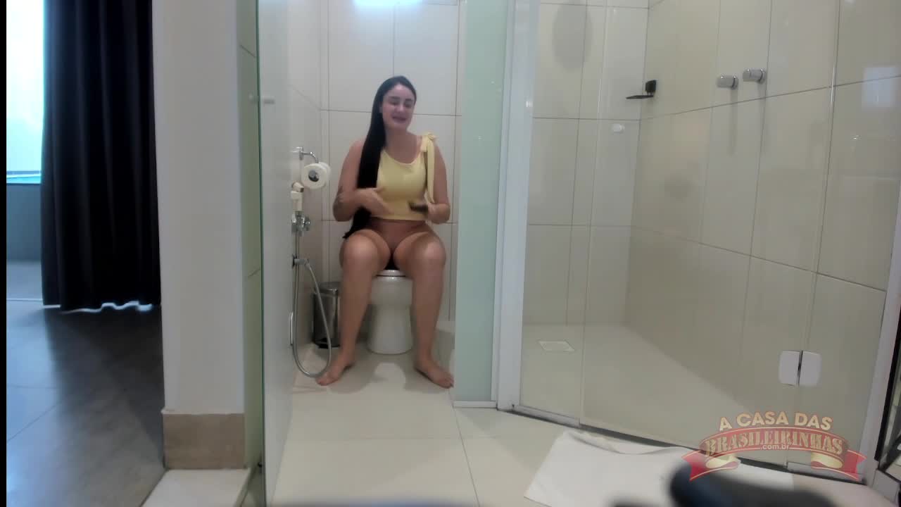 Victoria Camargo faz chuca para dar o cu sem frescura.