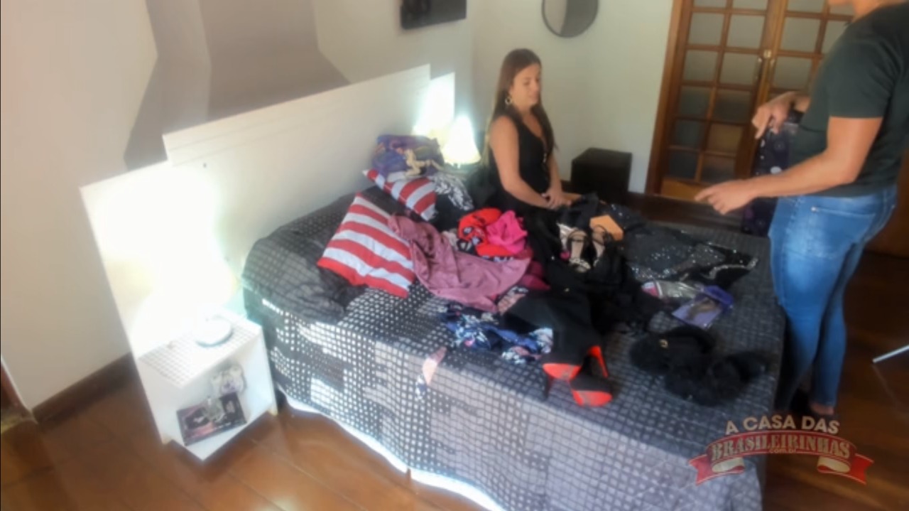 Patricia Kimberly arrumando suas roupas no final da sua semana