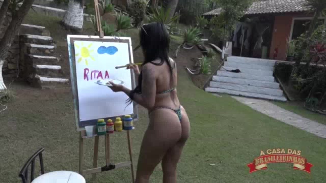 A morena Rita Almeida pintou o sexo na tela 