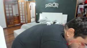 Atriz pornô Bibi Griffo gozando na masturbação