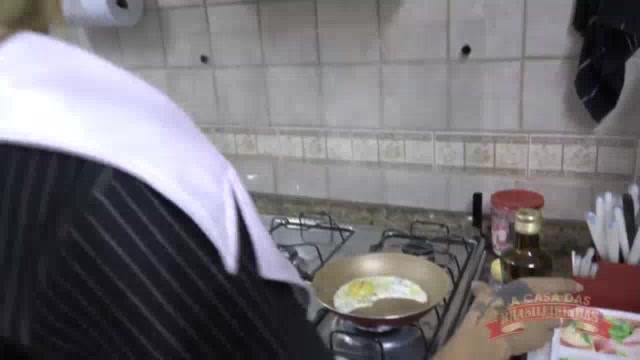 A deliciosa Raissa Cortez cozinhou nua 