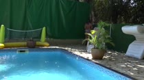 Suzy Anderson curtiu a piscina da Casa das Brasileirinhas