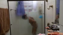 Banho sensual e muito tesão com Tainá Monteiro embaixo do chuveiro