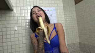 Aula de sexo oral com a japa Rafaela Nakamura