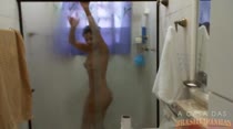 Juju Rangel toma um banho bem safadinha