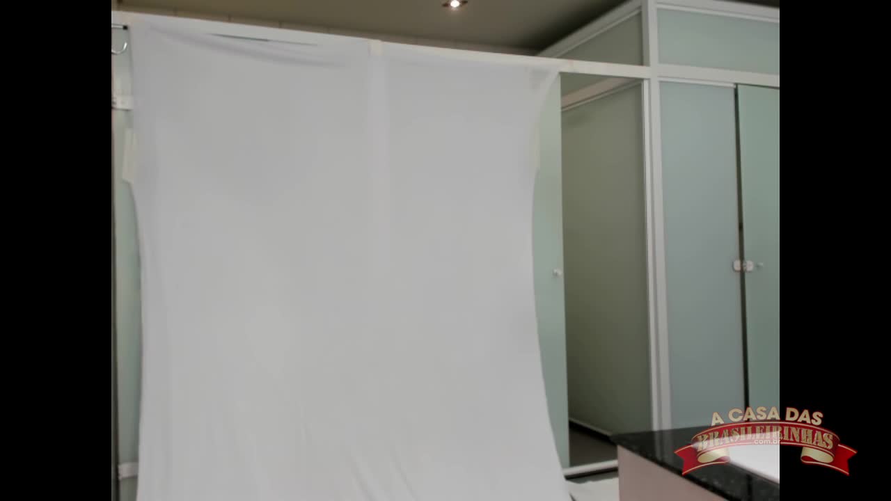 Primeiro ensaio de Lolla Lollynha é com a faixa de miss Brasileirinhas.