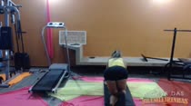 Confira Angel Lima fazendo pilates na Casa das Brasileirinhas!