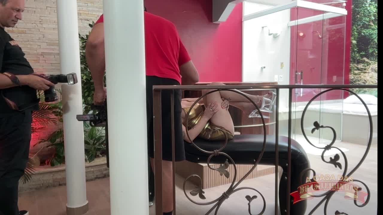 Bárbara Alves faz seu ensaio sensual exclusivo para os assinantes.