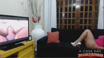 Rebecca se masturba assistindo filme pornô da Brasileirinhas