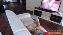 Mila Spook toca siririca assistindo filme pornô das BRASILEIRINHAS