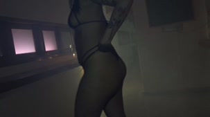 Amanda Souza dançou e sensualizou no Show Erótico