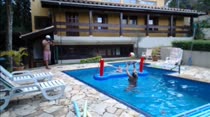 Gostosas jogam vôlei peladinhas na piscina das Brasileirinhas