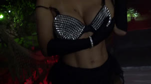 Mia Linz se exibiu demais em mais um show erótico na Casa